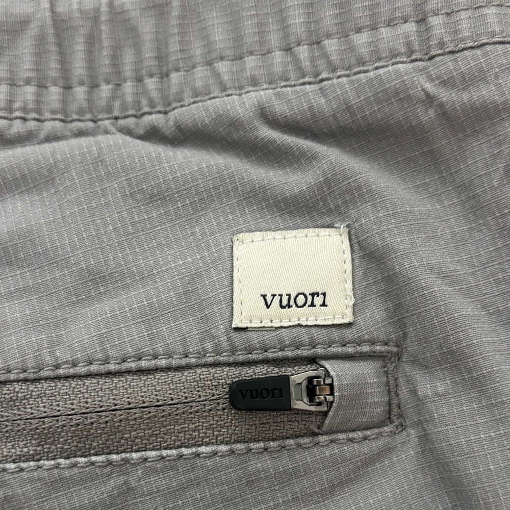 Vuori Women's ripstop pants in Gray - Picture 3 of 4